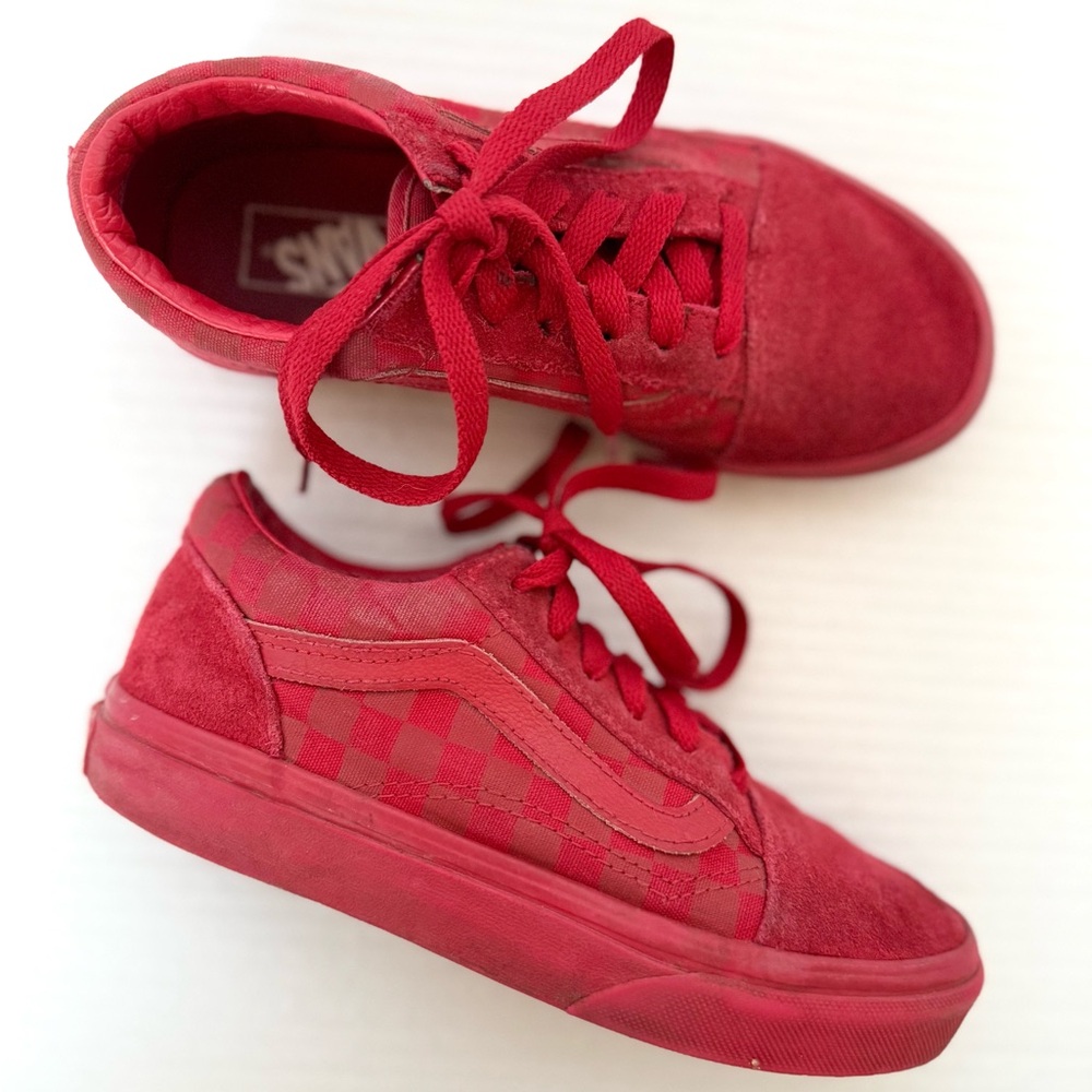 VANS Old Skool Tonal Checkerboard Skate shoes, Racing Red, Youth Size 1.5